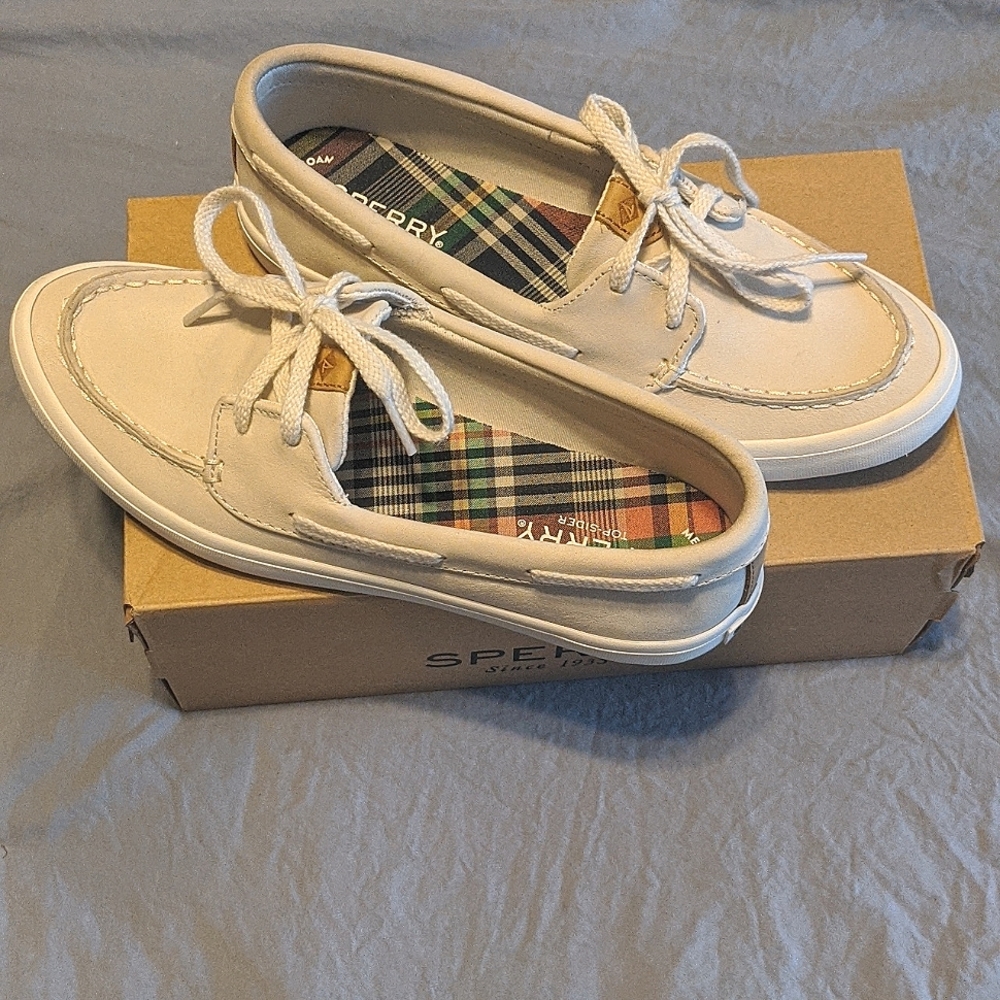 Sperry's sailor boat nubuck white size 6.5